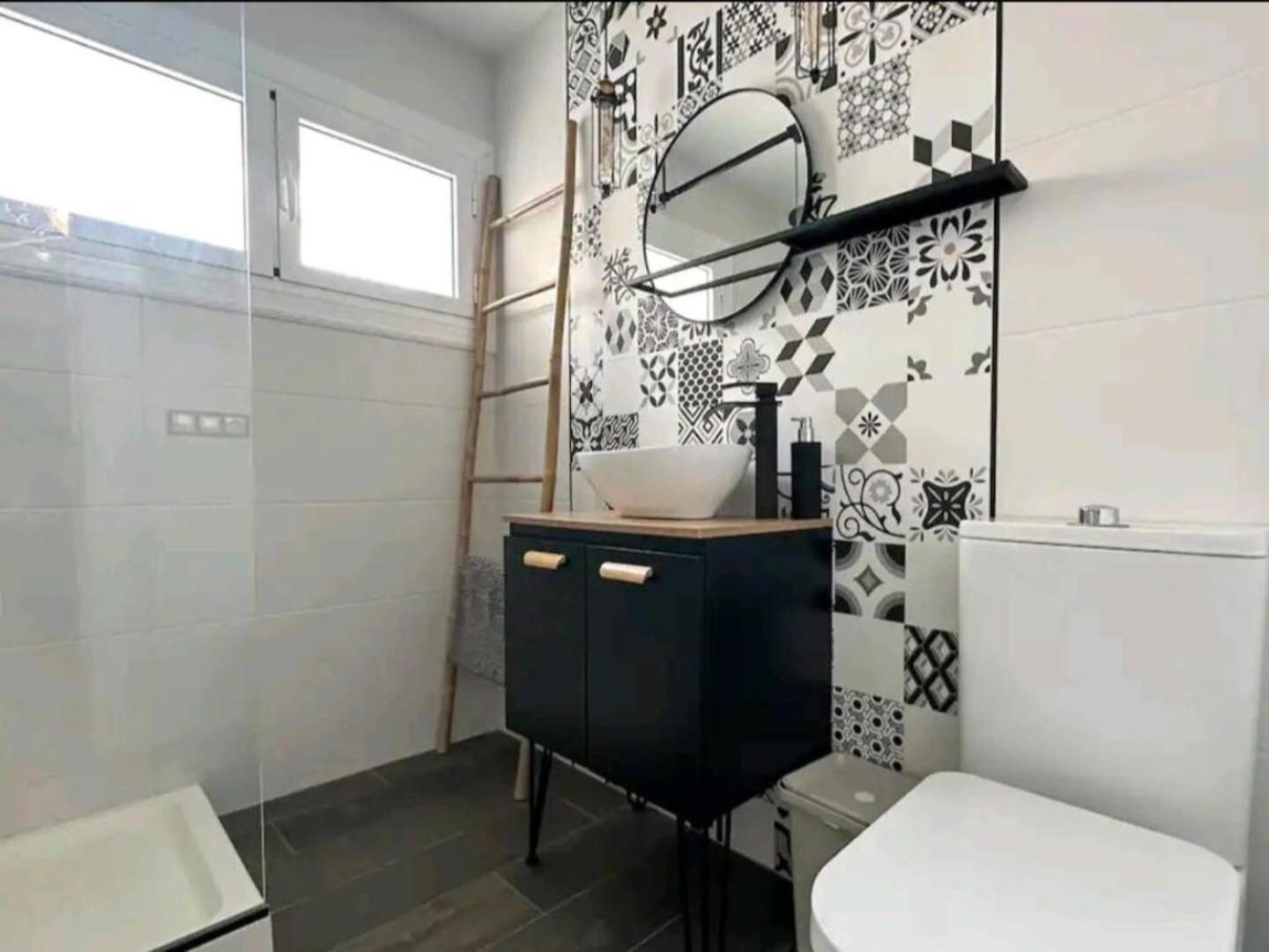 Stylish & Fully Furnished 3 Bedrooms Flat -4 Min Walk To Beautiful Beach Alicante Exteriör bild
