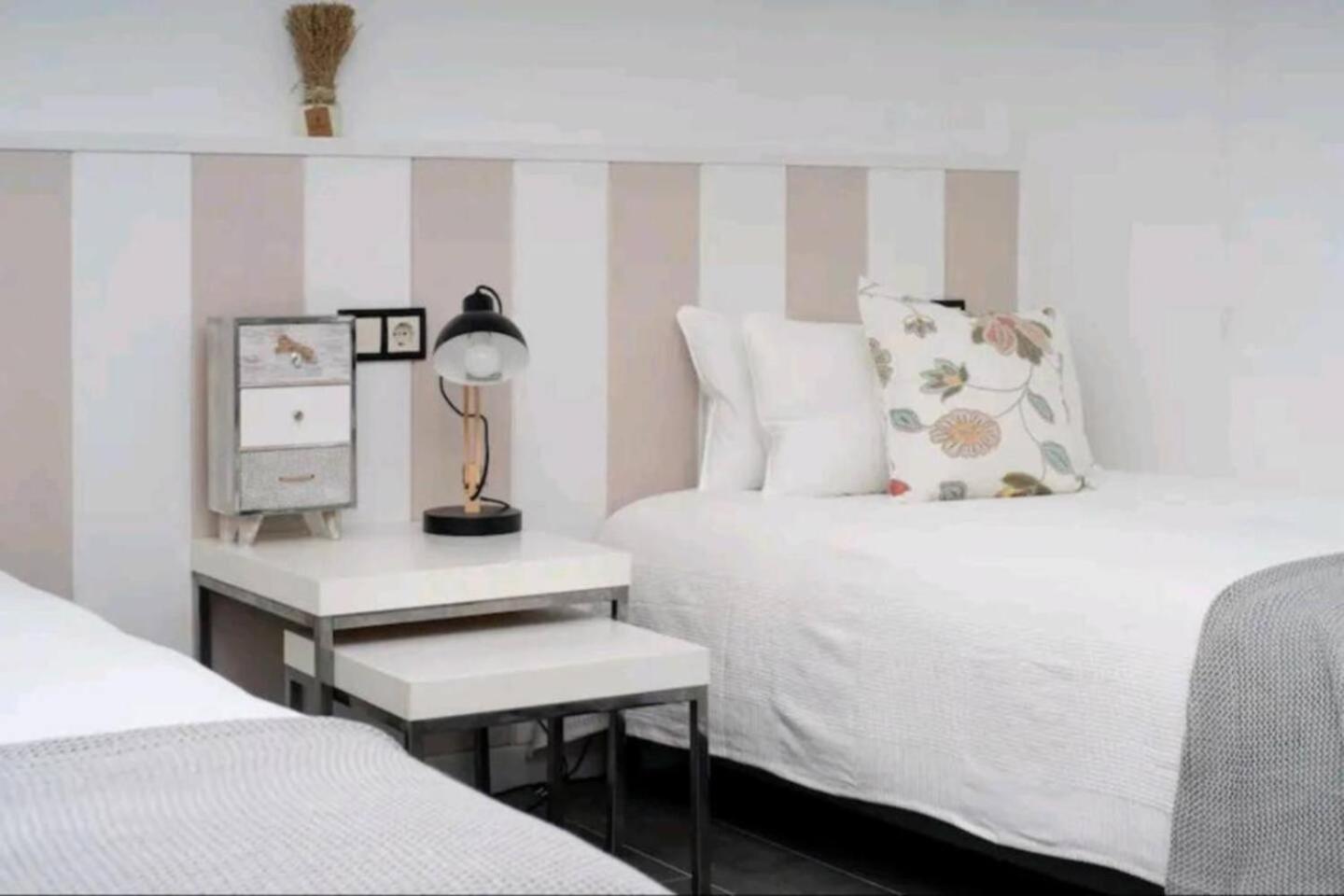 Stylish & Fully Furnished 3 Bedrooms Flat -4 Min Walk To Beautiful Beach Alicante Exteriör bild